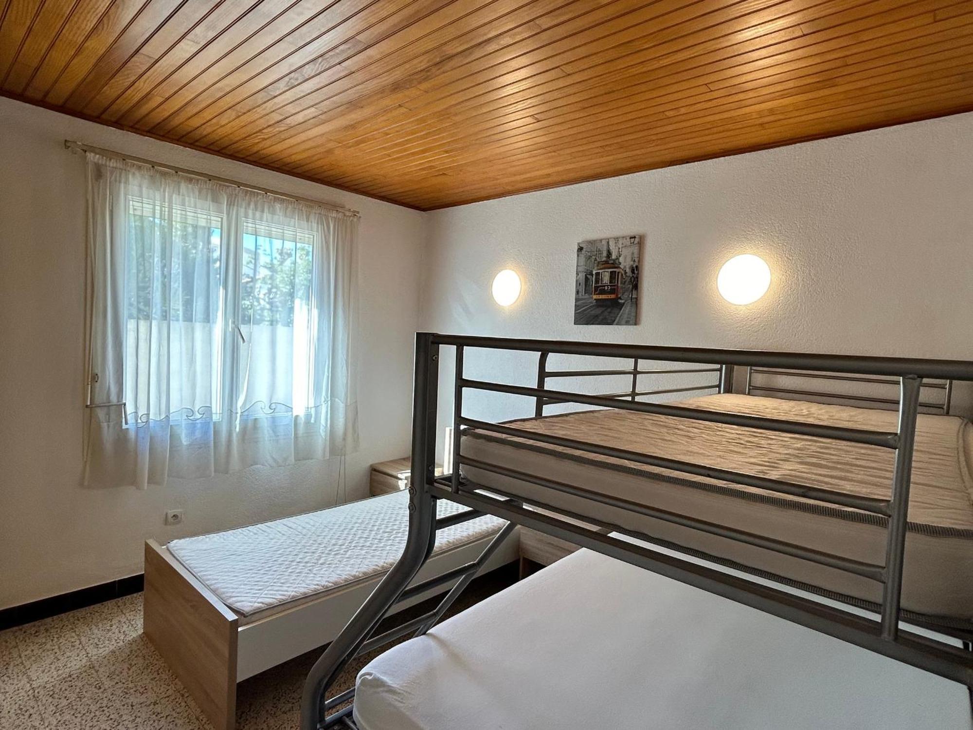 Maison Familiale A Saint-cyprien, Proche Et Commerces - Fr-1-732-75 Ferienhaus