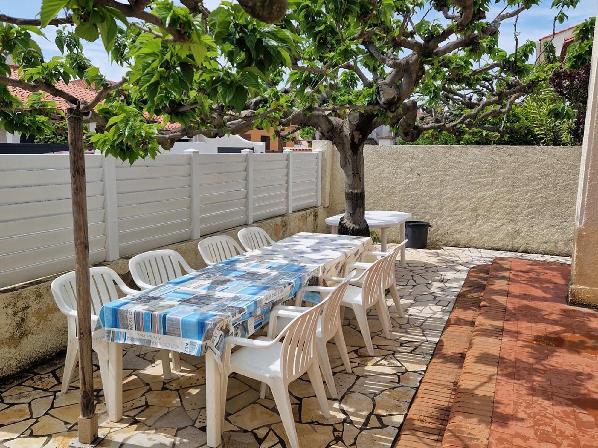Maison Familiale A Saint-cyprien, Proche Et Commerces - Fr-1-732-75 Ferienhaus *